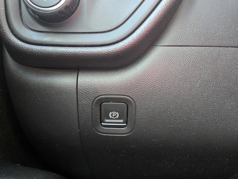 Used 2021 Chevrolet Silverado 1500 W/T w/ WT Value Package image 13