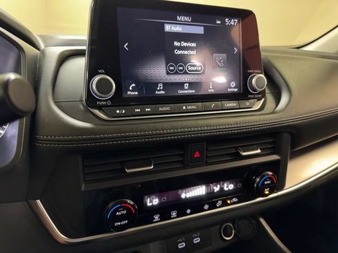 Used 2025 Nissan Rogue SV FWD image 13