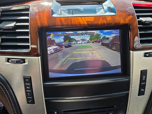 Used 2014 Cadillac Escalade Platinum AWD/4WD image 22