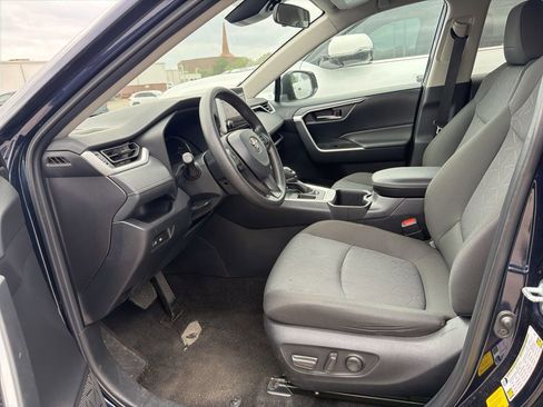 Used 2024 Toyota RAV4 XLE image 9