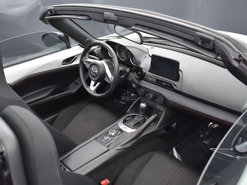 Used 2019 MAZDA MX-5 Miata Club image 19