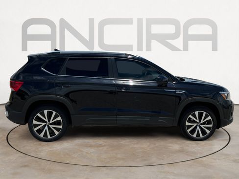 Used 2023 Volkswagen Taos SE FWD image 11