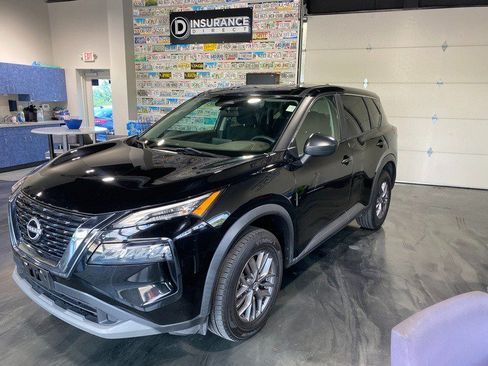 Used 2023 Nissan Rogue S AWD/4WD image 5