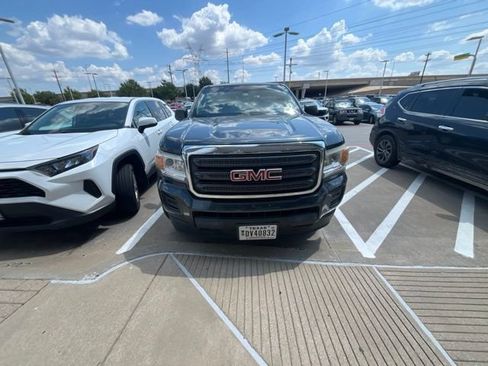 Used 2019 GMC Canyon 2WD Crew Cab w/ Convenience Package image 2