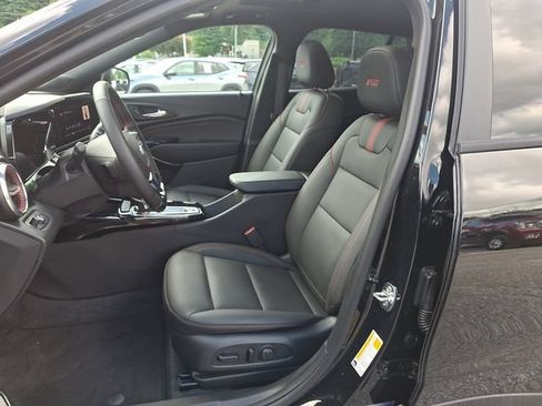 Used 2026 Chevrolet Trax RS w/ Sunroof Package FWD image 2