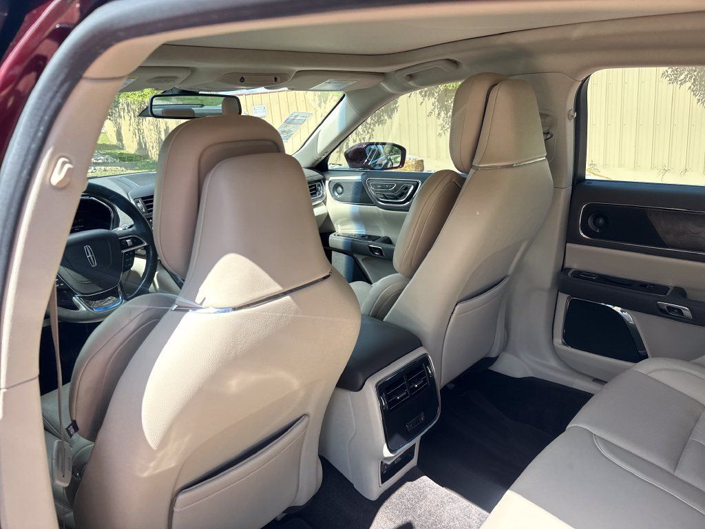 Used 2017 Lincoln Continental Select w/ Climate Package AWD/4WD image 22