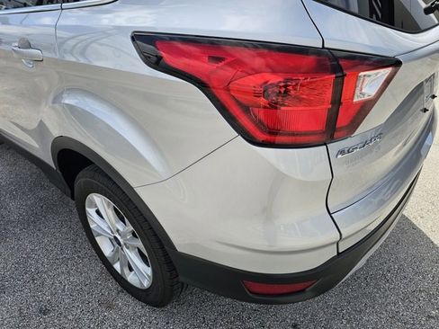 Used 2019 Ford Escape SE image 11