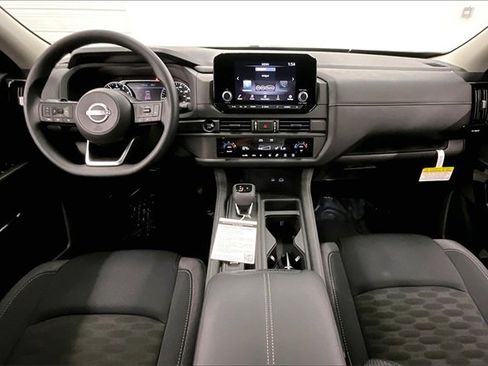 New 2025 Nissan Pathfinder S image 5