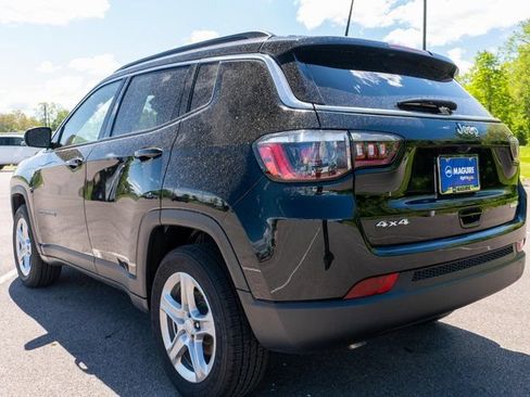 Used 2023 Jeep Compass Latitude w/ Convenience Group AWD/4WD image 8