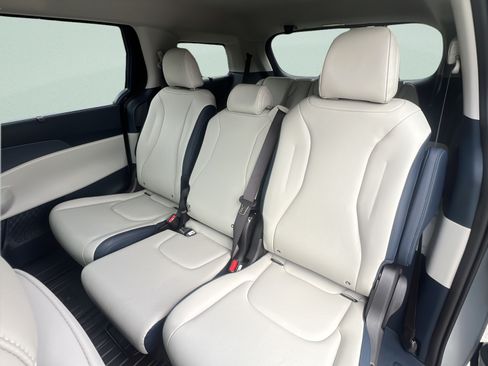 New 2026 Kia Carnival EX FWD image 10