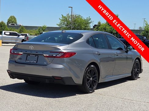 Used 2025 Toyota Camry SE FWD image 5