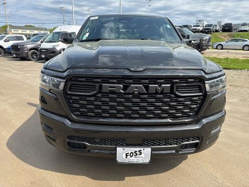 New 2026 RAM 1500 4x4 Crew Cab image 8