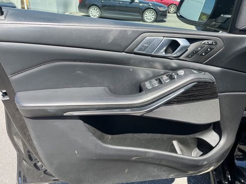 Used 2021 BMW X7 xDrive40i w/ M Sport Package image 9