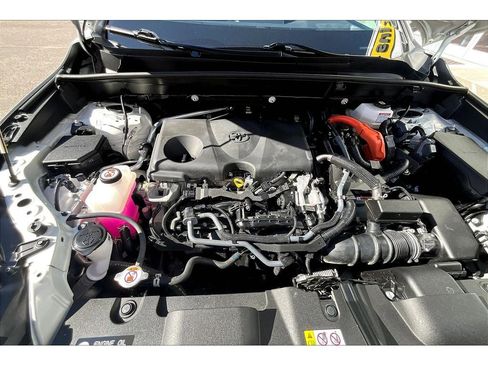 Used 2021 Toyota Venza Limited image 10