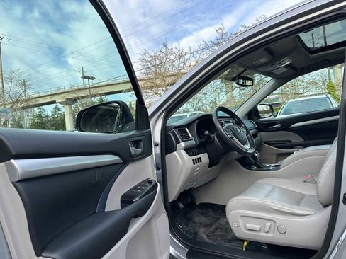 Used 2014 Toyota Highlander XLE image 20