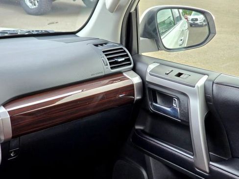 Used 2018 Toyota 4Runner Limited AWD/4WD image 23