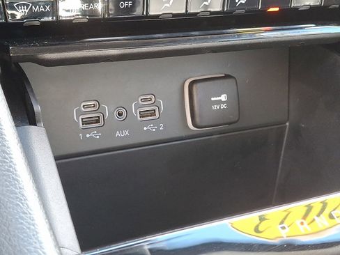 Used 2023 Jeep Grand Cherokee Limited w/ Black Appearance Package image 24