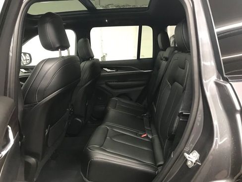 New 2025 Jeep Grand Cherokee Limited image 31