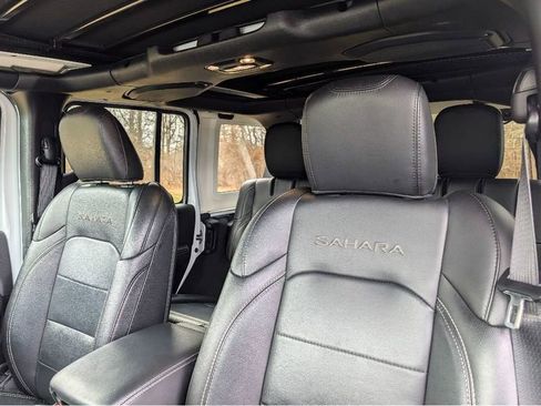 Used 2023 Jeep Wrangler Sahara w/ Cold Weather Group image 16