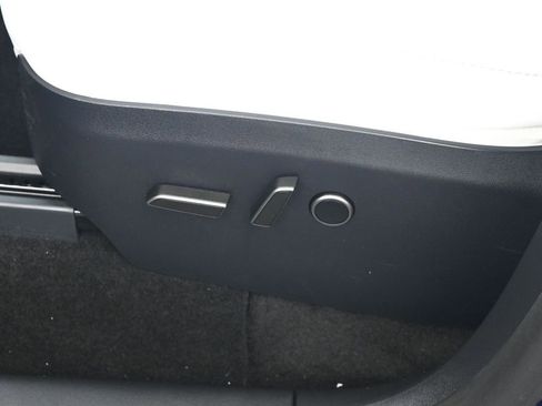 Used 2024 Tesla Model Y Long Range image 10