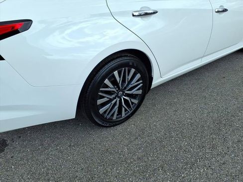 Used 2025 Nissan Altima 2.5 SV image 9
