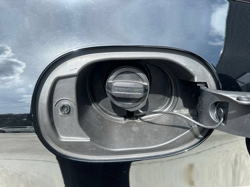 Certified 2023 Porsche Macan AWD/4WD image 41