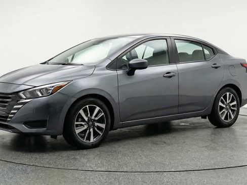 Used 2025 Nissan Versa SV image 3