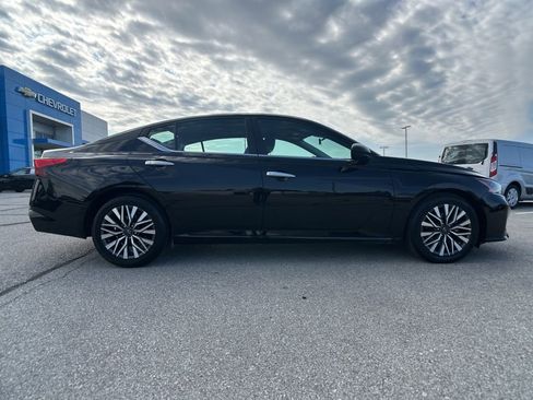 Used 2024 Nissan Altima 2.5 SV image 12