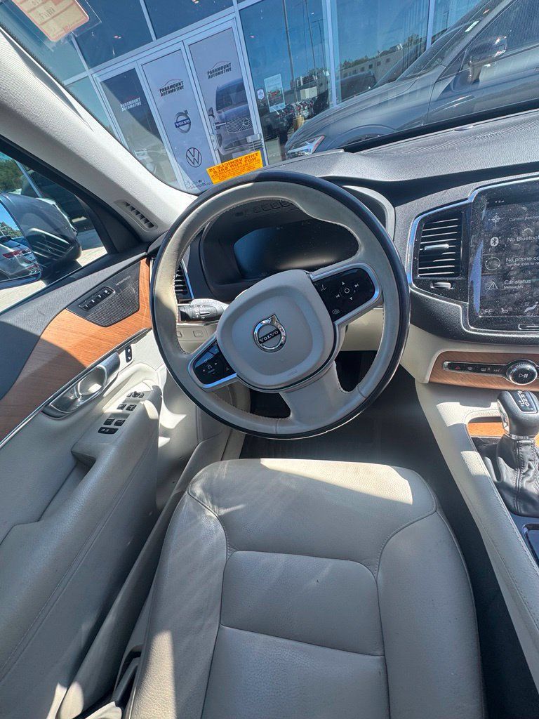 Used 2021 Volvo XC90 T6 Momentum w/ Advanced Package AWD/4WD image 7