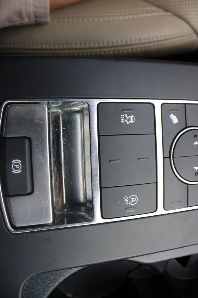 Used 2019 Land Rover Discovery SE AWD/4WD image 27