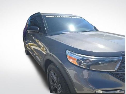 Used 2022 Ford Explorer XLT w/ Equipment Group 202A image 4