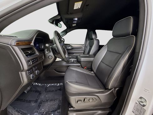 Used 2024 Chevrolet Suburban Premier image 22