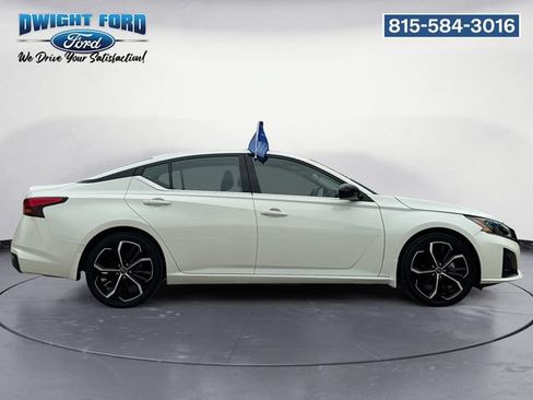 Used 2023 Nissan Altima 2.5 SR w/ SR Premium Package FWD image 6