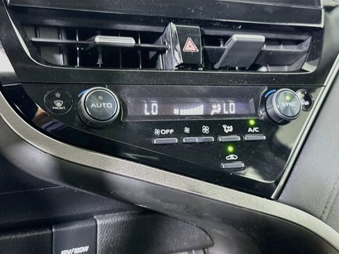 Used 2021 Toyota Camry XLE AWD/4WD image 7