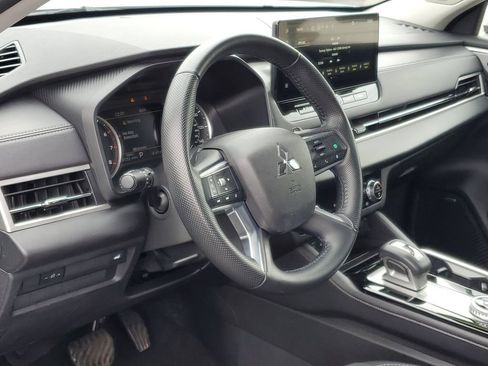Used 2025 Mitsubishi Outlander SE AWD/4WD image 11