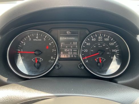 Used 2015 Nissan Rogue S AWD/4WD image 17
