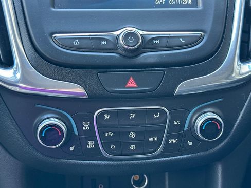 Used 2018 Chevrolet Equinox LT FWD image 23