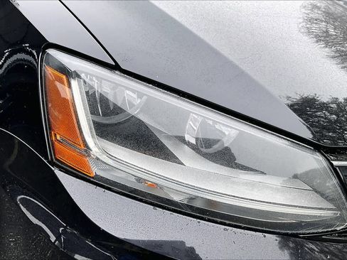 Used 2017 Volkswagen Jetta GLI image 28