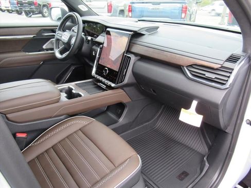 New 2026 GMC Acadia Denali Ultimate FWD image 12