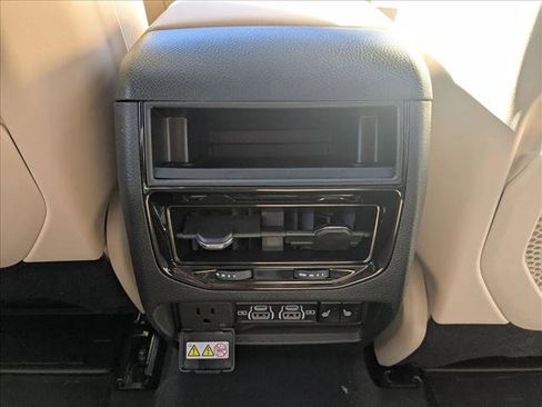 New 2025 Jeep Grand Cherokee Limited image 18