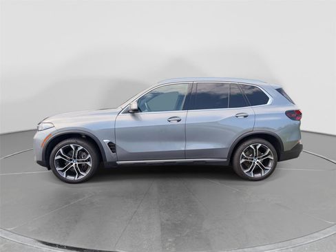 Used 2024 BMW X5 sDrive40i w/ Premium Package RWD image 2