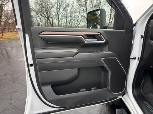 Used 2025 Chevrolet Silverado 2500 LT w/ Convenience Package image 12