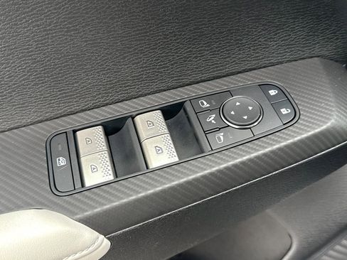 New 2025 Mitsubishi Outlander SE image 18