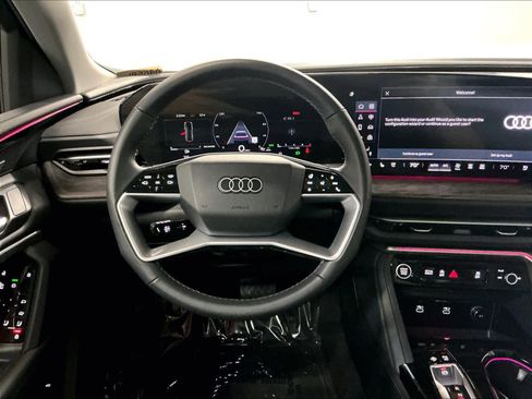 Certified 2025 Audi Q5 Prestige image 8
