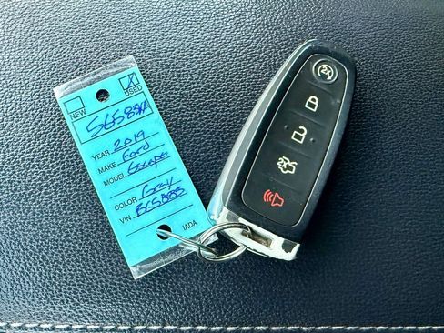 Used 2019 Ford Escape SE image 26