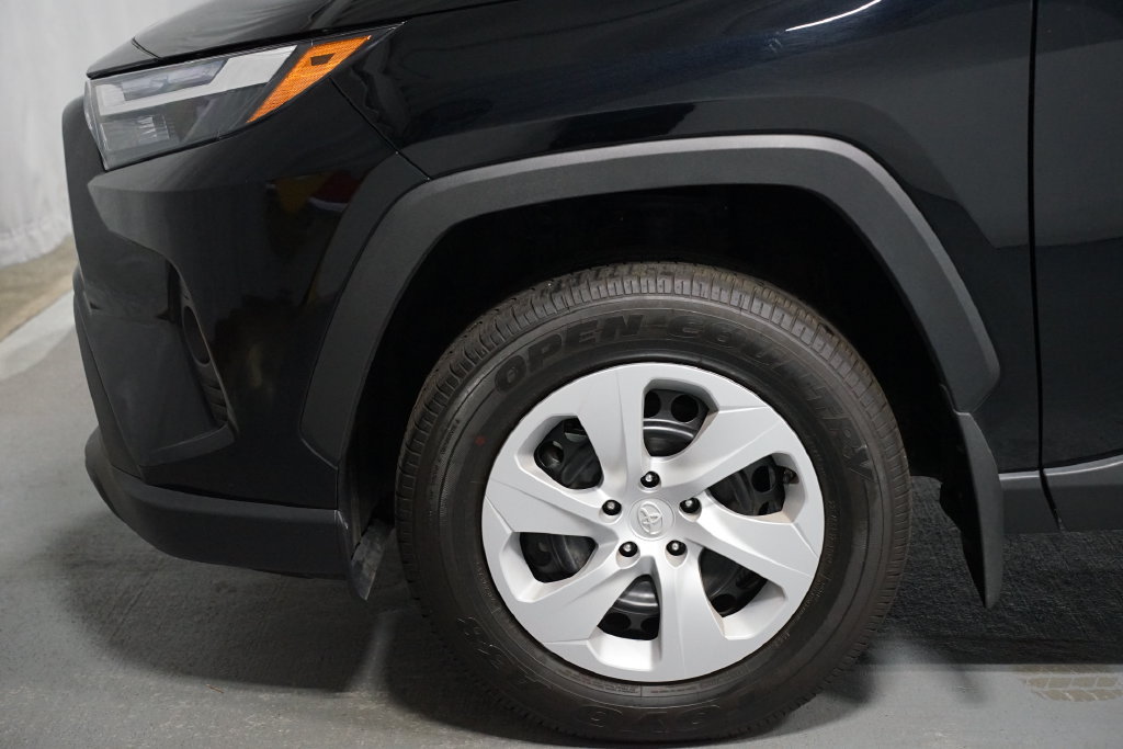 Certified 2025 Toyota RAV4 LE FWD image 5