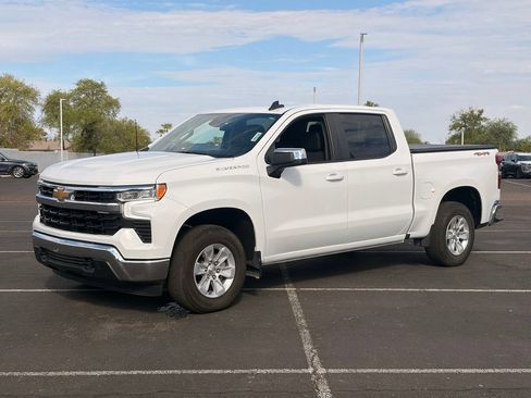 Used 2024 Chevrolet Silverado 1500 LT AWD/4WD image 30