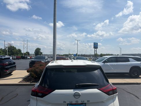 Used 2023 Nissan Rogue SV FWD image 5
