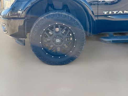Used 2017 Nissan Titan Platinum Reserve AWD/4WD image 26