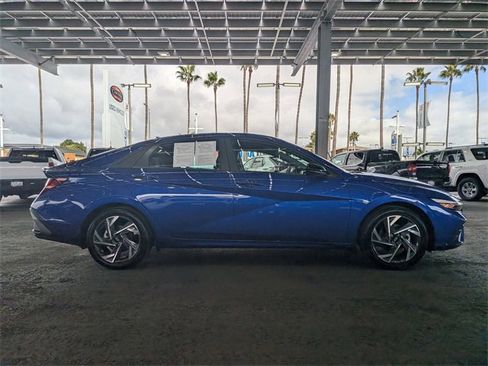 Used 2025 Hyundai Elantra Sport image 5